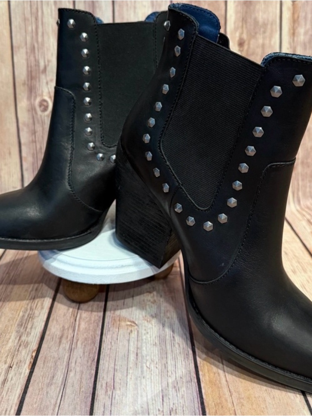 ✨NWOT ✨ Dingo Black Studded Western-Inspired Ankle Boots